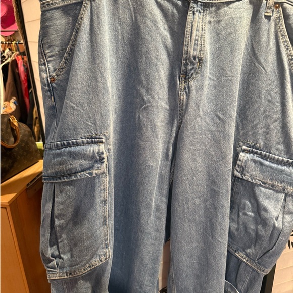 Old navy cargo jean size 20 - Picture 2 of 4